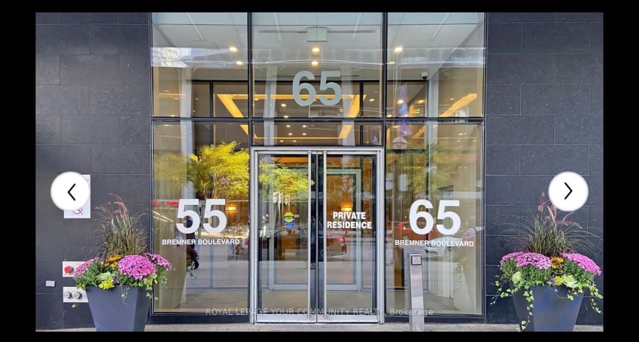 2-Bdrm And 1 Den 3 Bed Condo With 2 Bath - Walking Distance To Scotiabank Arena, Cn Tower, Union Station, Ripleys With Free Parking Toronto Luaran gambar
