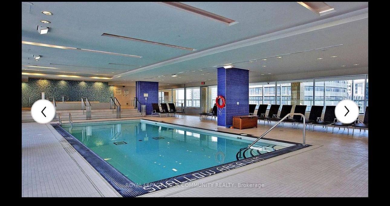 2-Bdrm And 1 Den 3 Bed Condo With 2 Bath - Walking Distance To Scotiabank Arena, Cn Tower, Union Station, Ripleys With Free Parking Toronto Luaran gambar